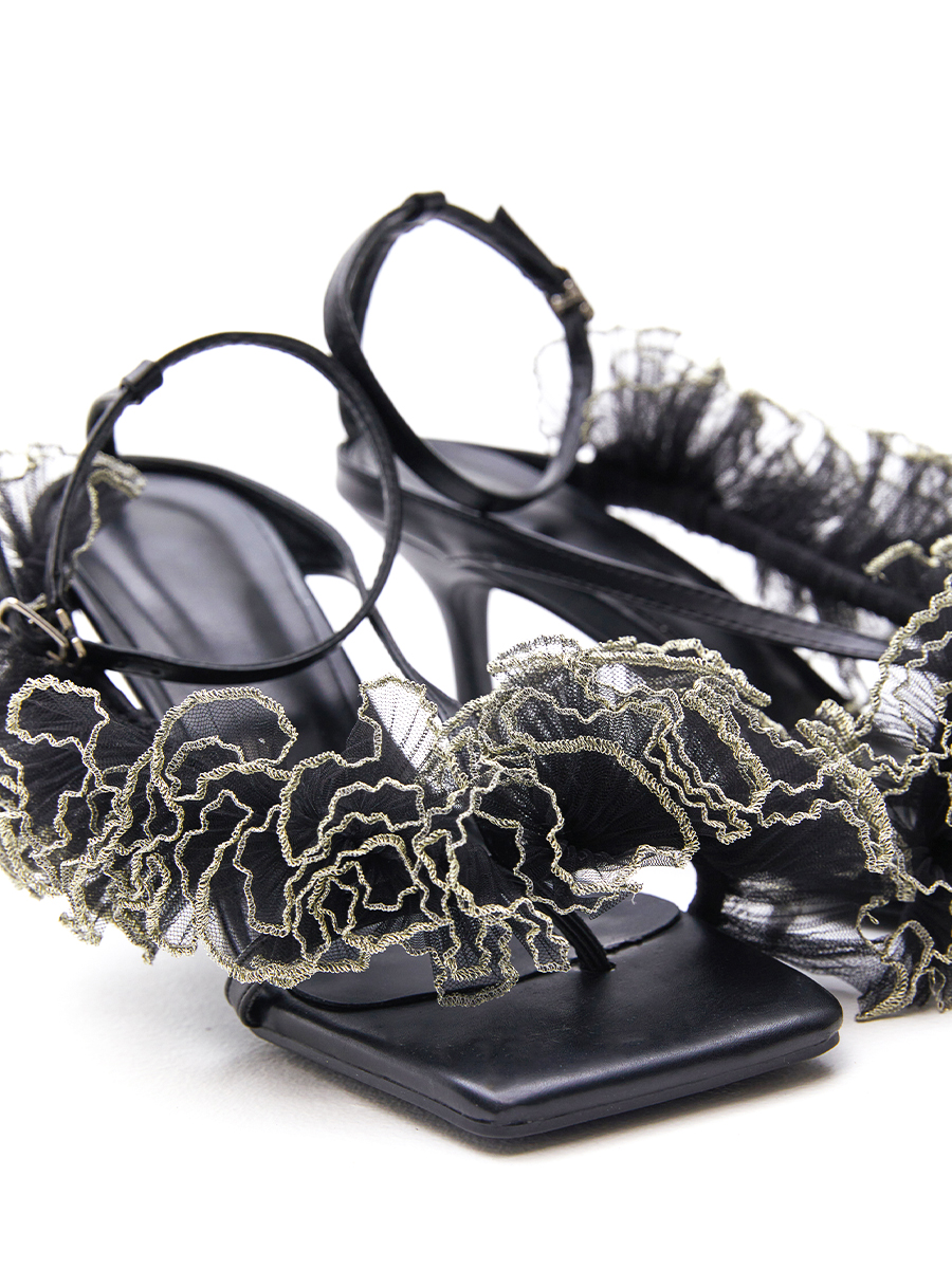 Босоножки с декором