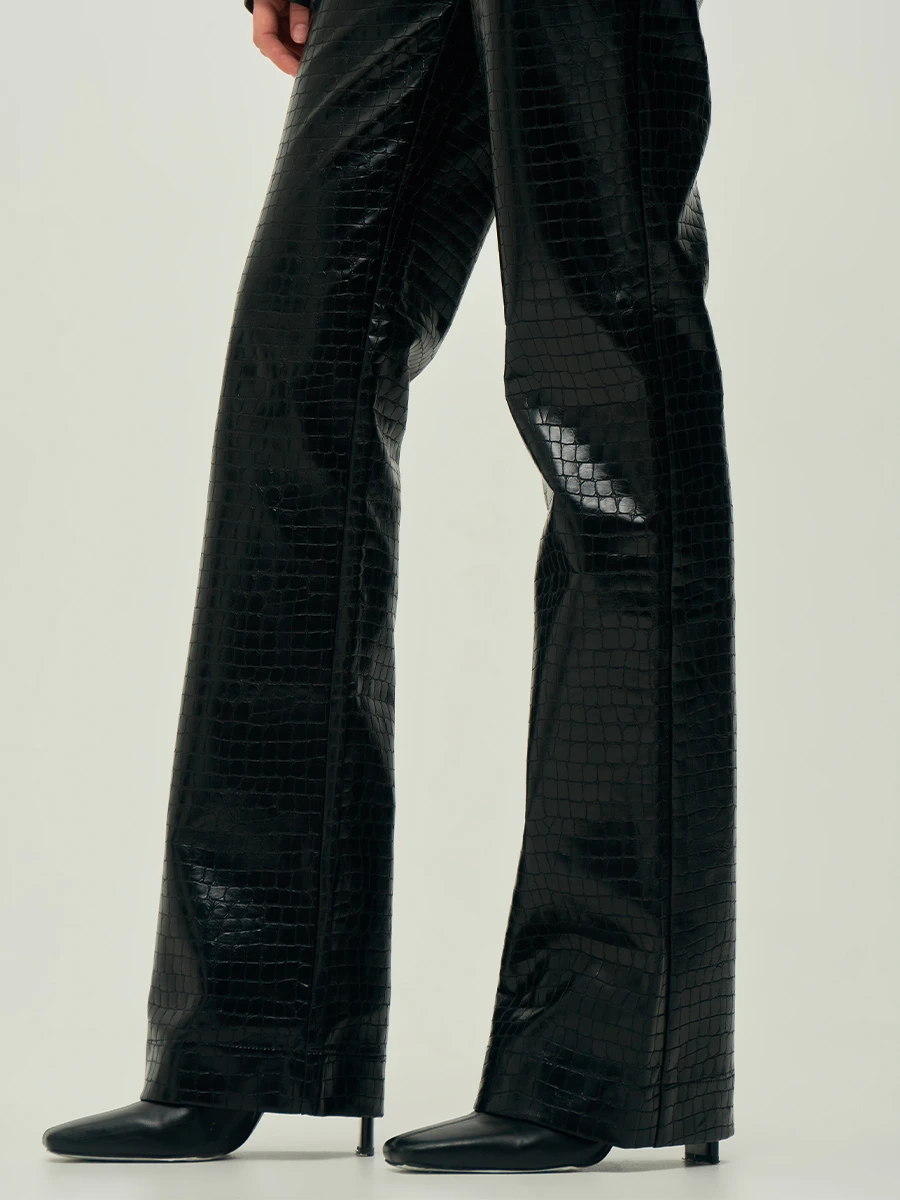 Брюки из экокожи