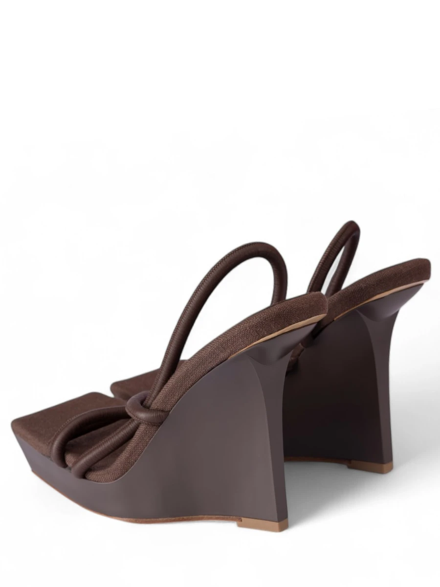 Босоножки кожаные