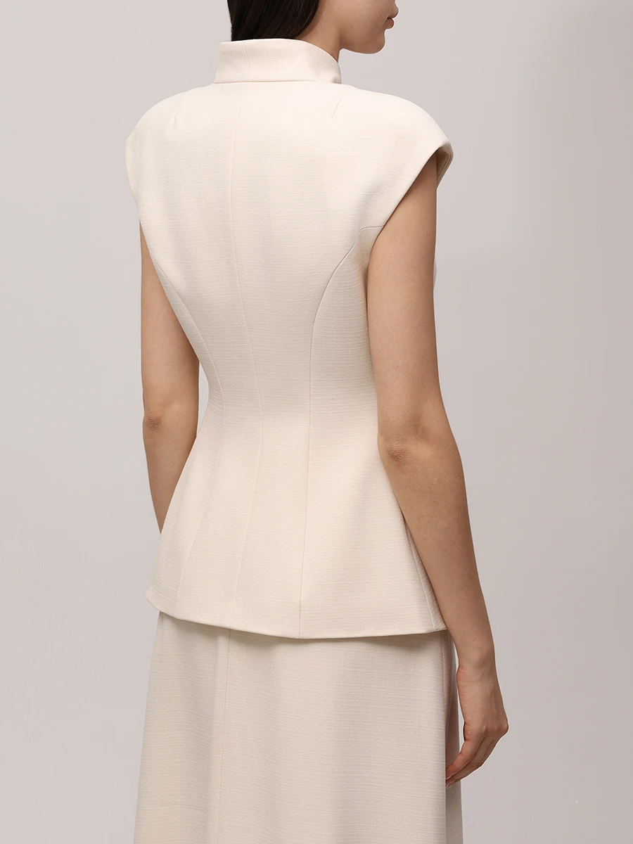 Жилет однотонный