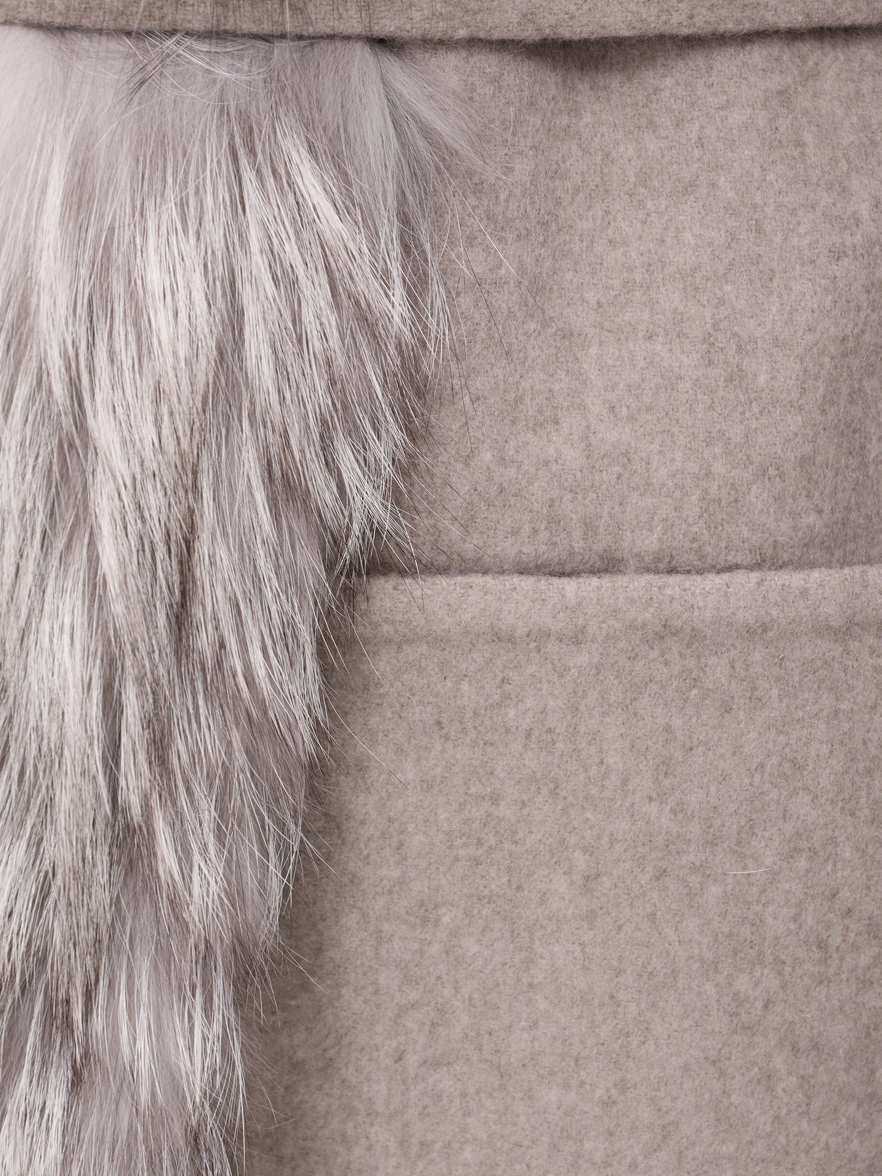 Пальто кашемировое с мехом лисы