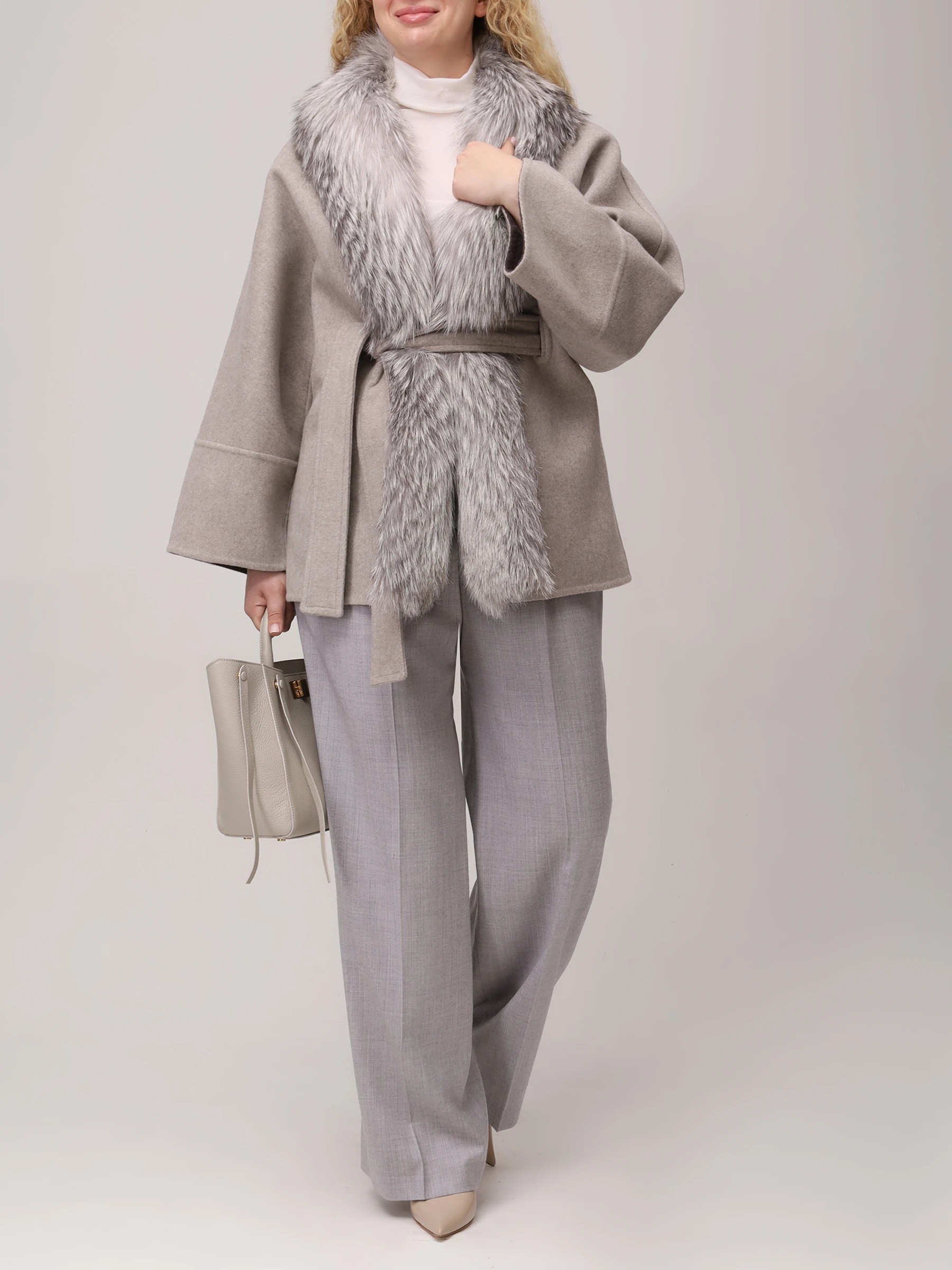 Пальто кашемировое с мехом лисы