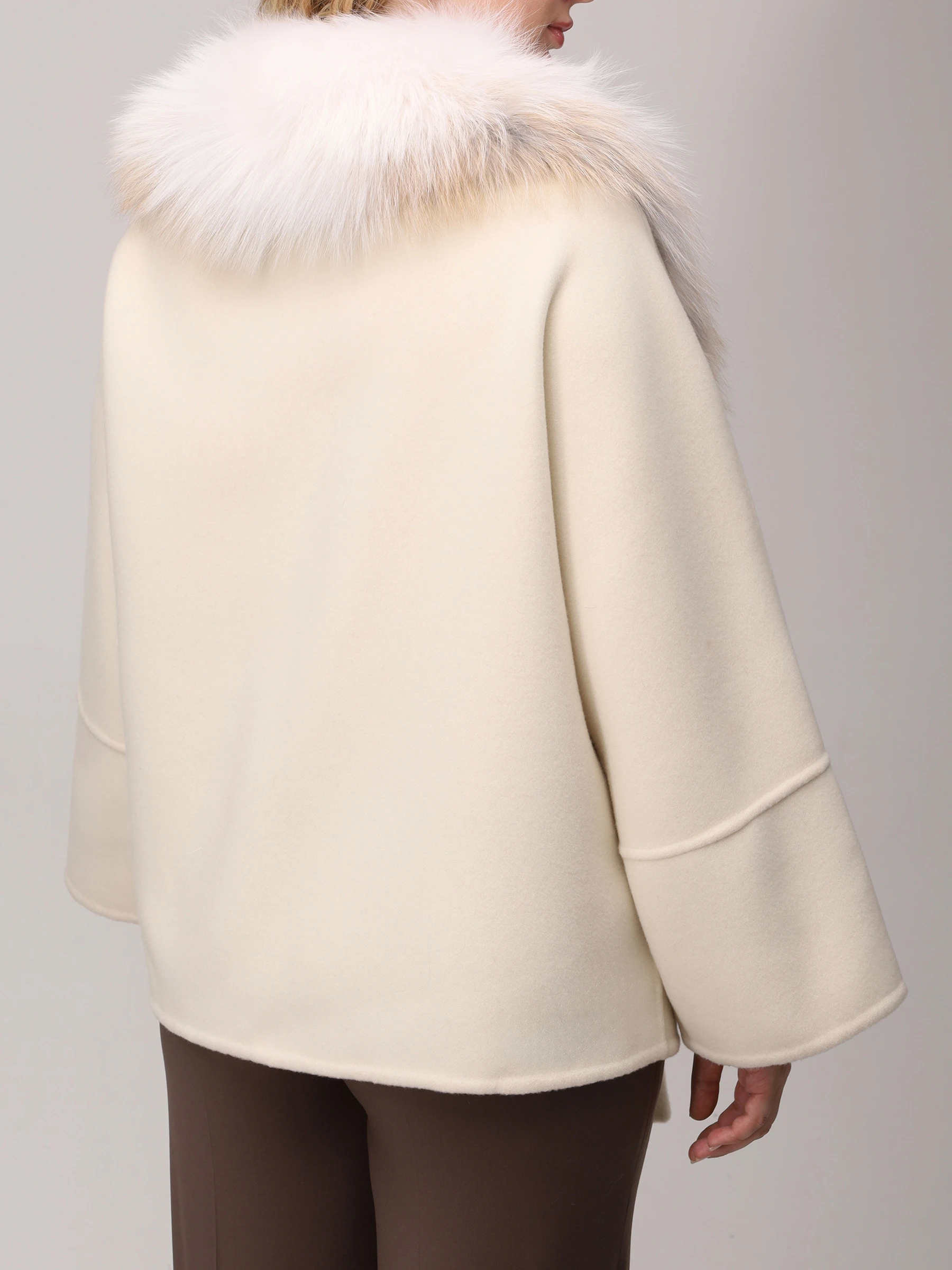 Пальто кашемировое с мехом лисы