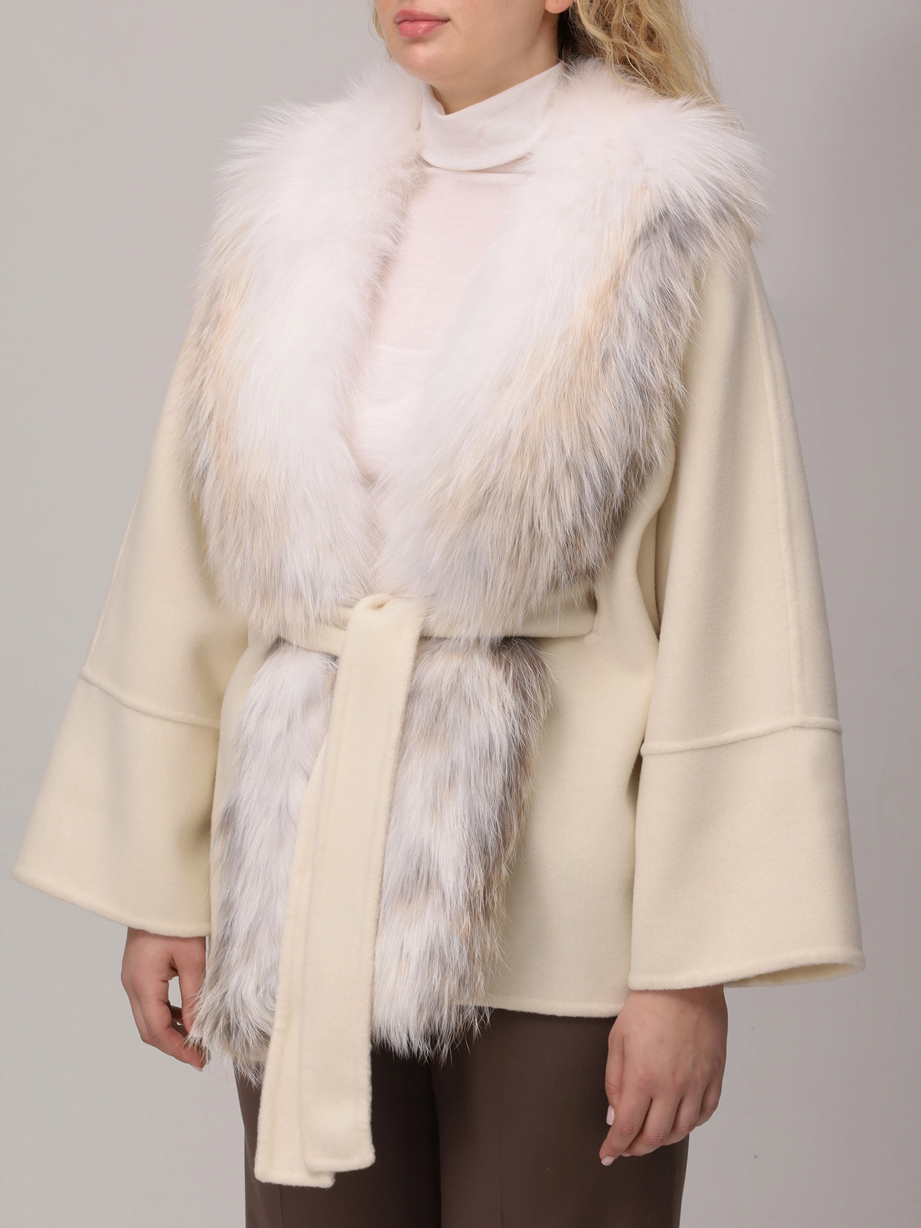 Пальто кашемировое с мехом лисы