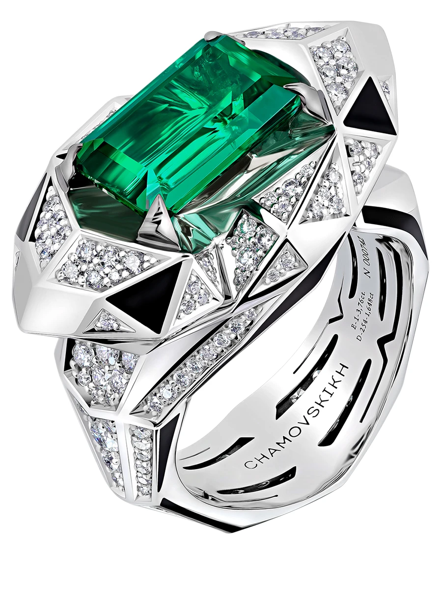 Кольцо с изумрудом и бриллиантами