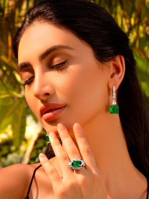 Кольцо с изумрудом и бриллиантами CHAMOVSKIKH JEWELLERY HOUSE