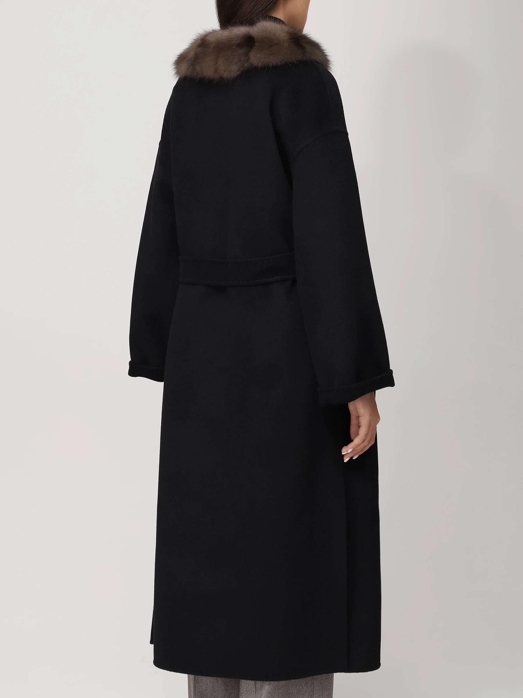 Пальто с мехом соболя