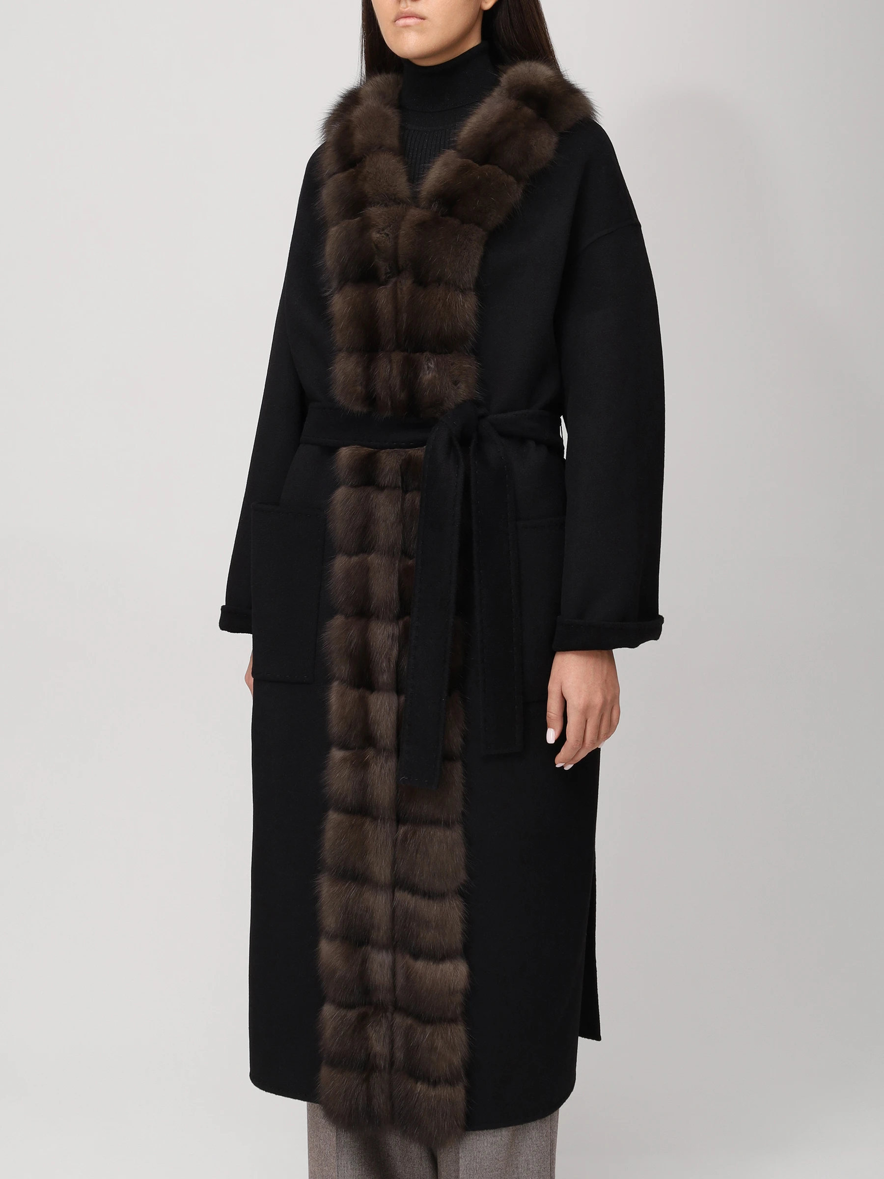Пальто с мехом соболя