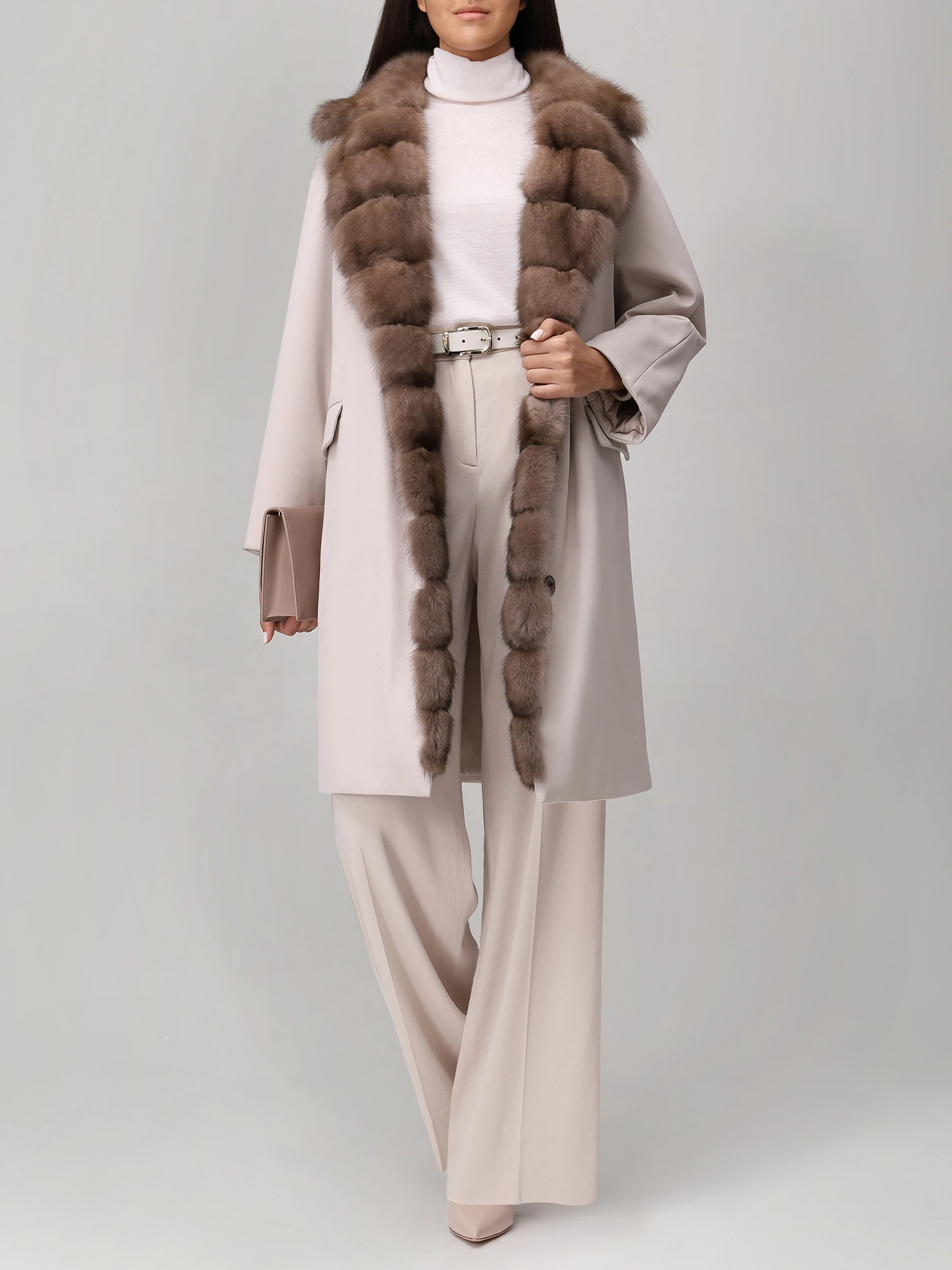 Пальто с мехом соболя