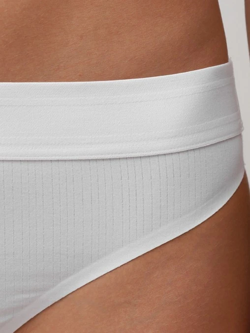 Трусы-стринг однотонные WOLFORD
