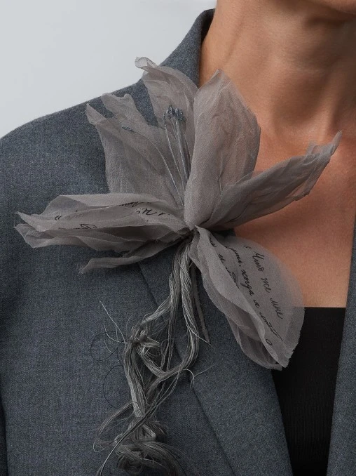 Брошь Лилия с каллиграфией Наташа Ростова OKSANA TOMKA