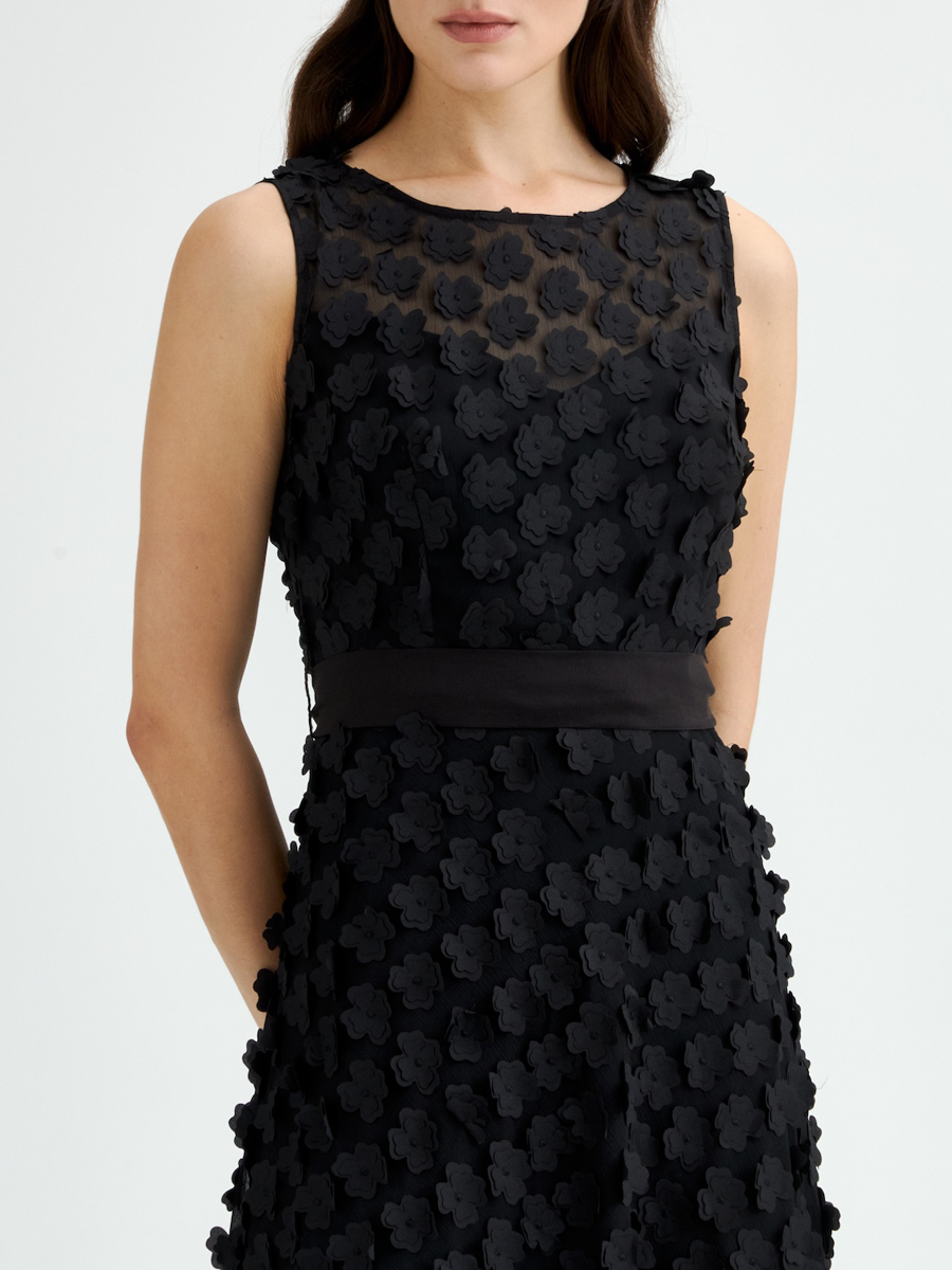 Платье с декором