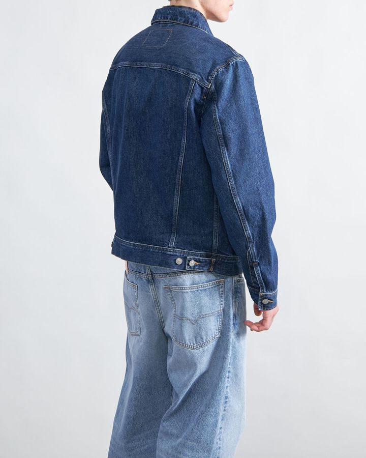 Куртка джинсовая