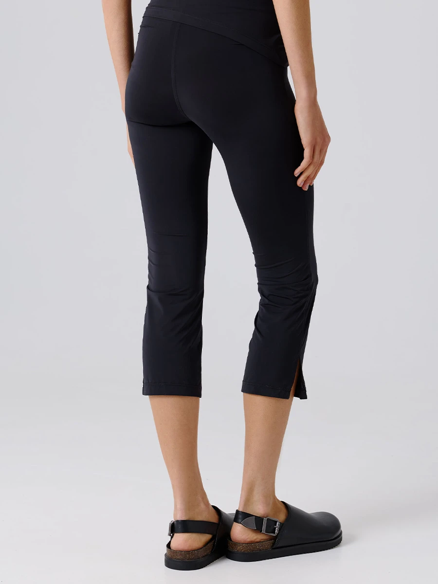 Капри «К телу» однотонные