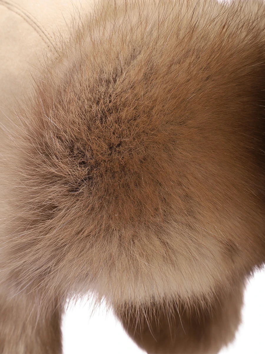 Шапка с мехом соболя