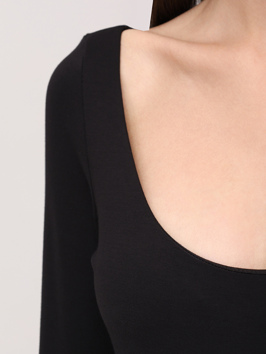 Платье с разрезами