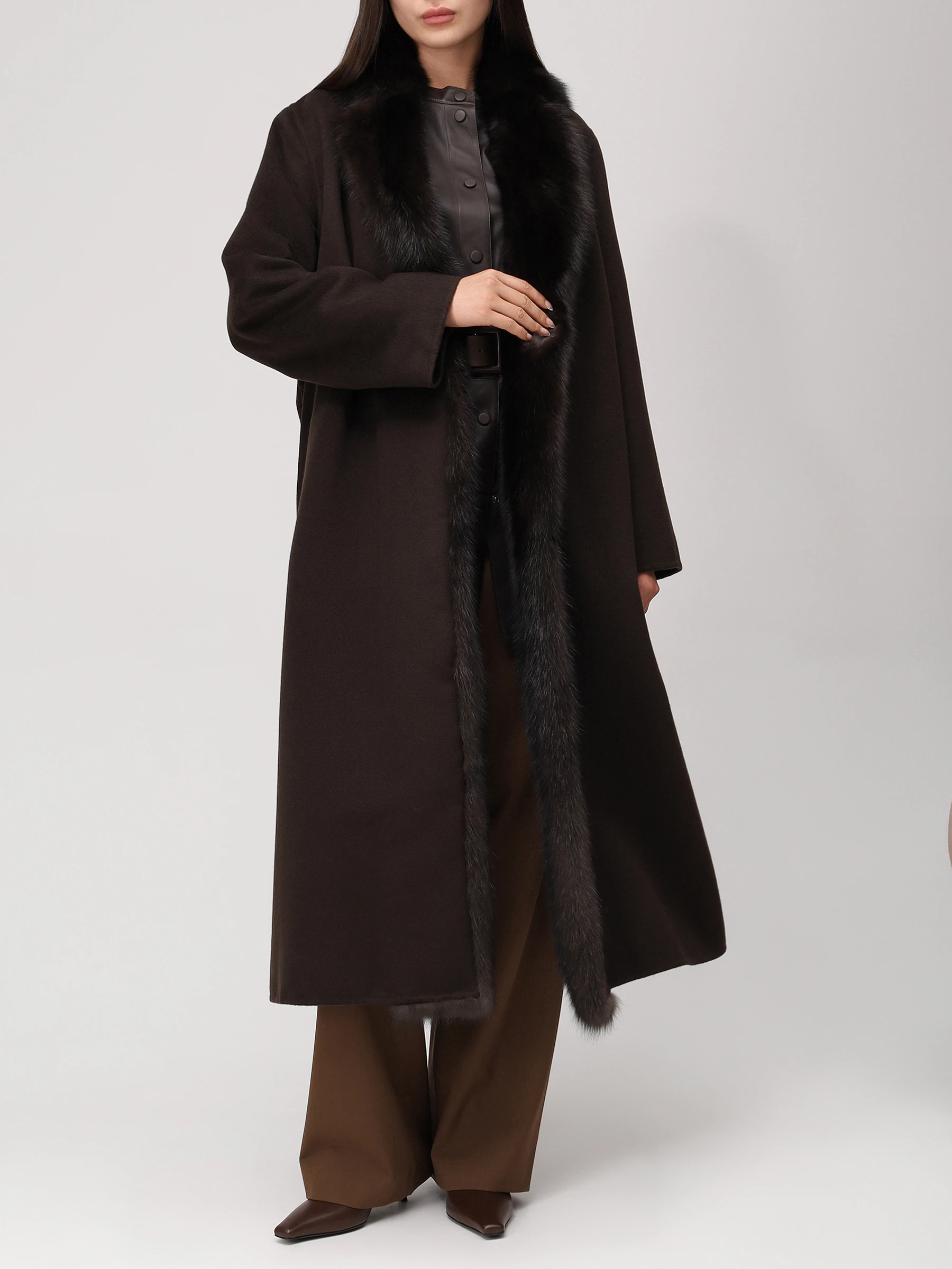 Пальто из шерсти и кашемира с мехом соболя