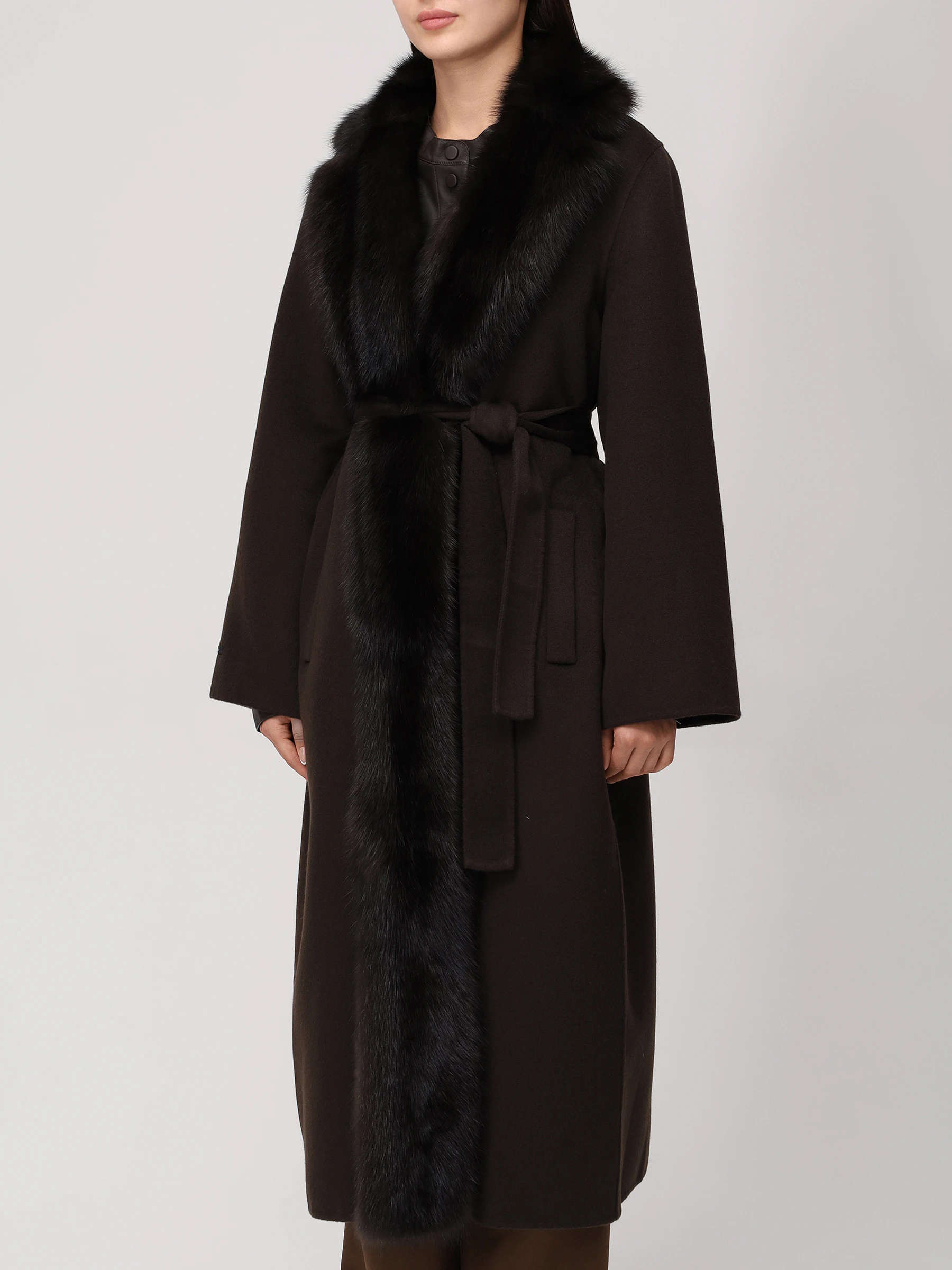 Пальто из шерсти и кашемира с мехом соболя