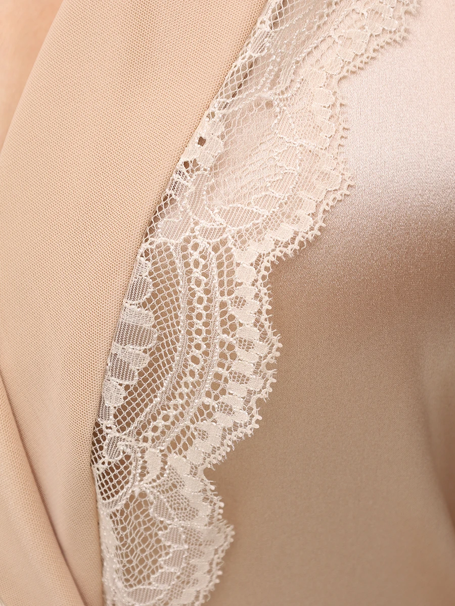 Халат шелковый с кружевом