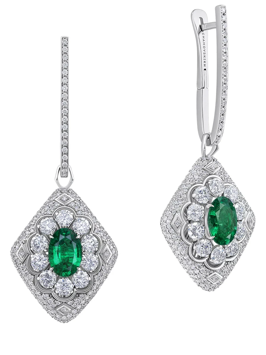 Серьги из белого золота с изумрудами и бриллиантами