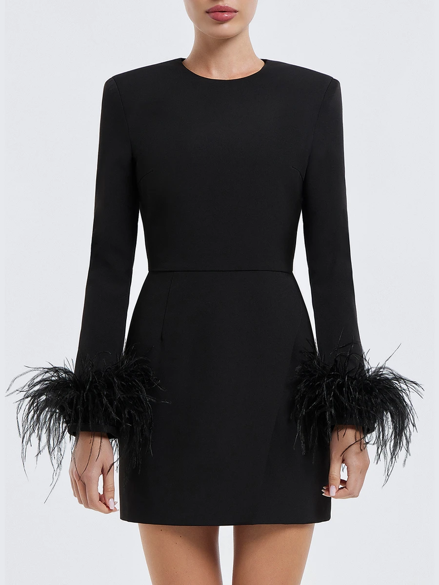 Платье с перьями