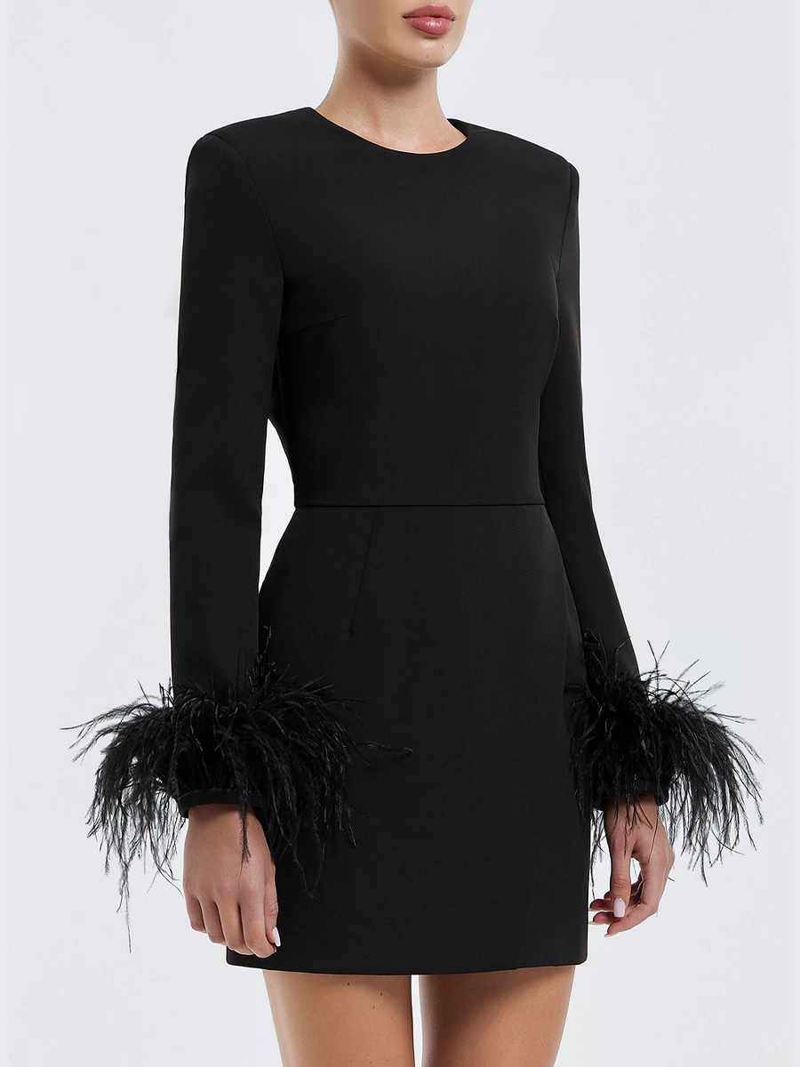 Платье с перьями