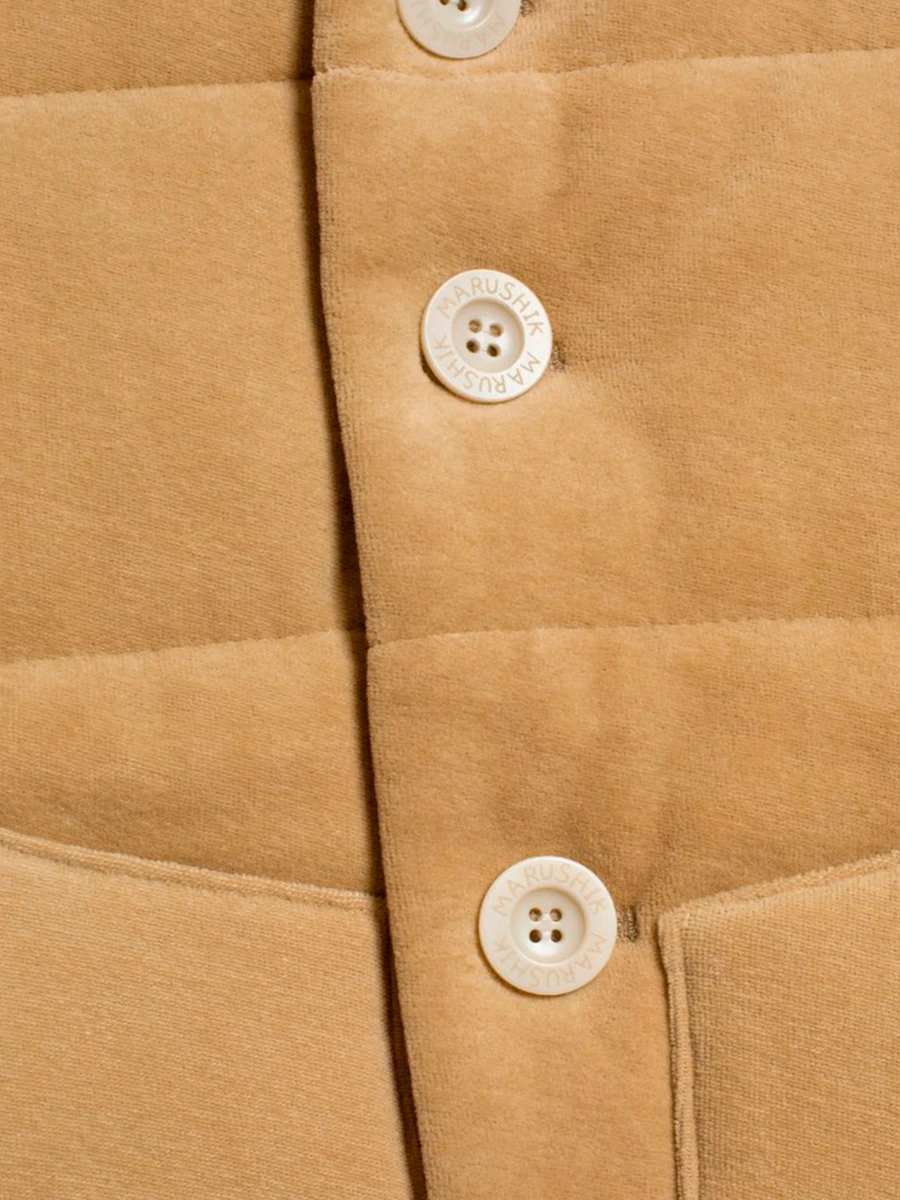 Жилет Бежевая Магия утепленный из бархата