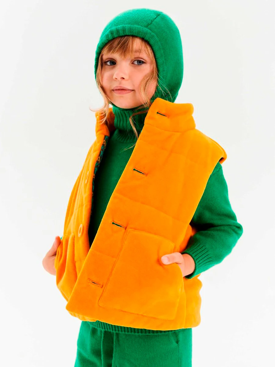 Жилет Сочный Абрикос утепленный из бархата