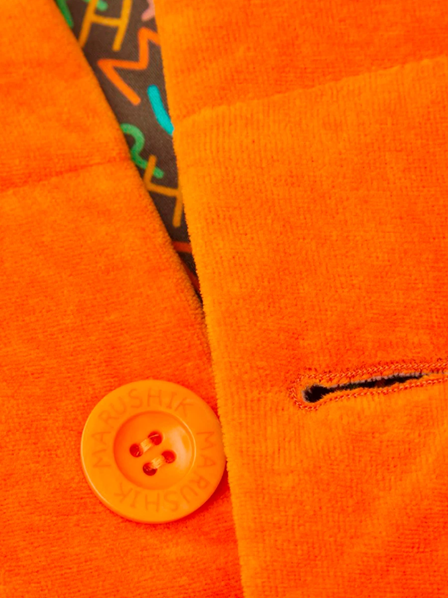 Жилет Сочный Абрикос утепленный из бархата