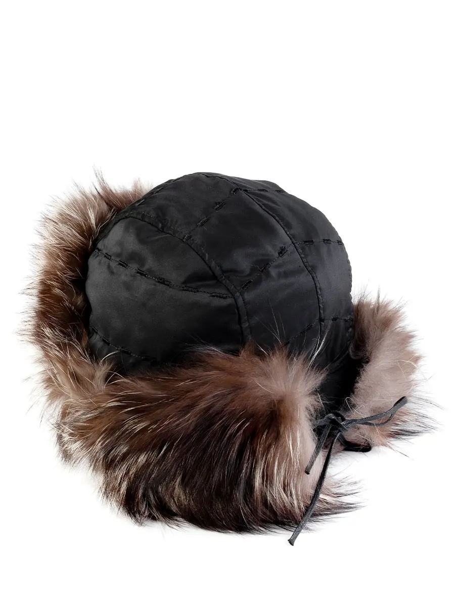 Шапка с мехом енота