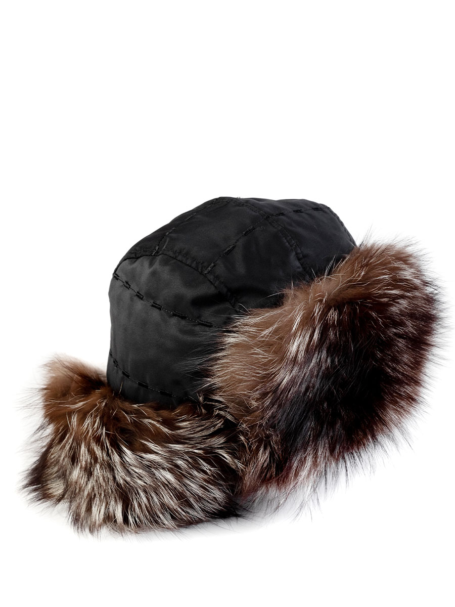 Шапка с мехом енота