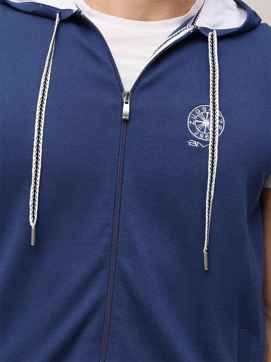 Жилет однотонный