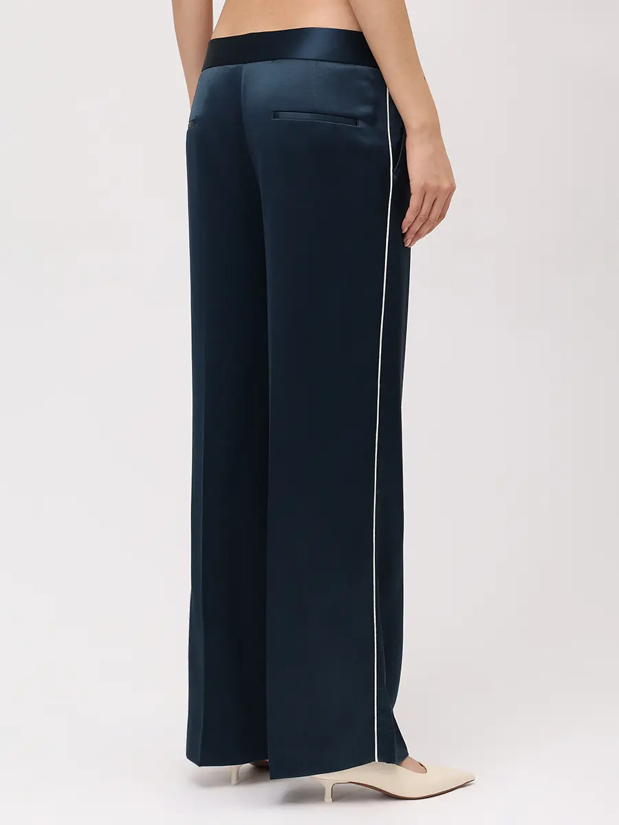 Костюм однотонный