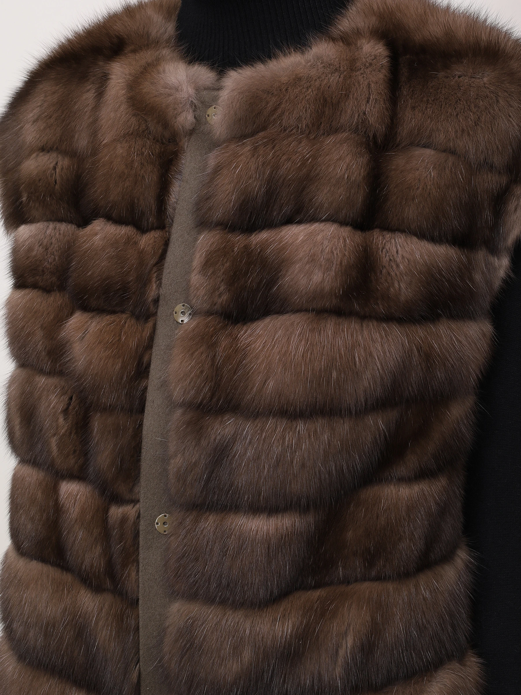 Жилет из меха соболя