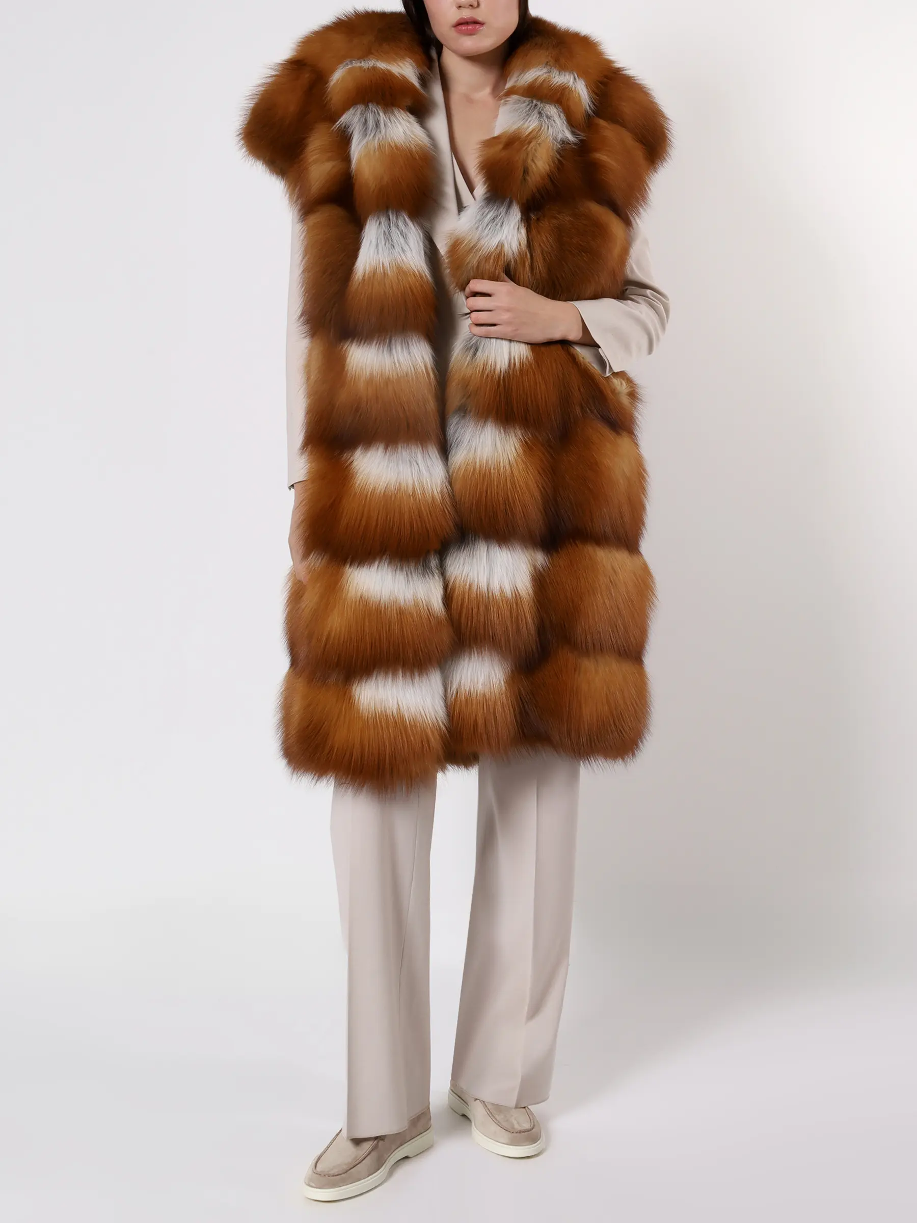 Жилет из меха лисицы