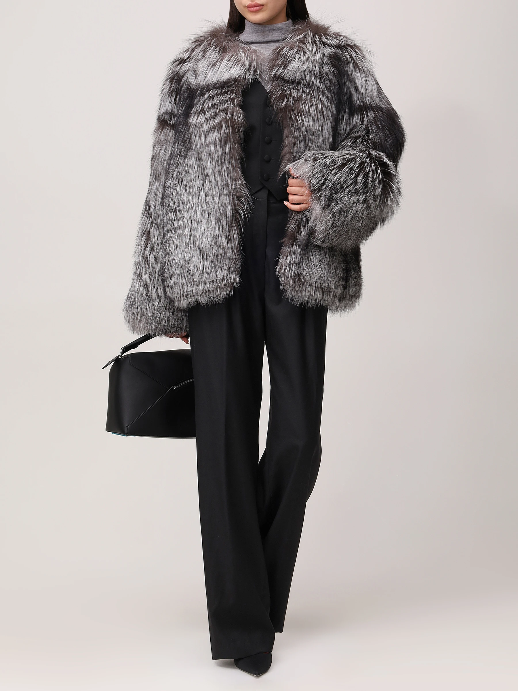 Шуба из меха лисы