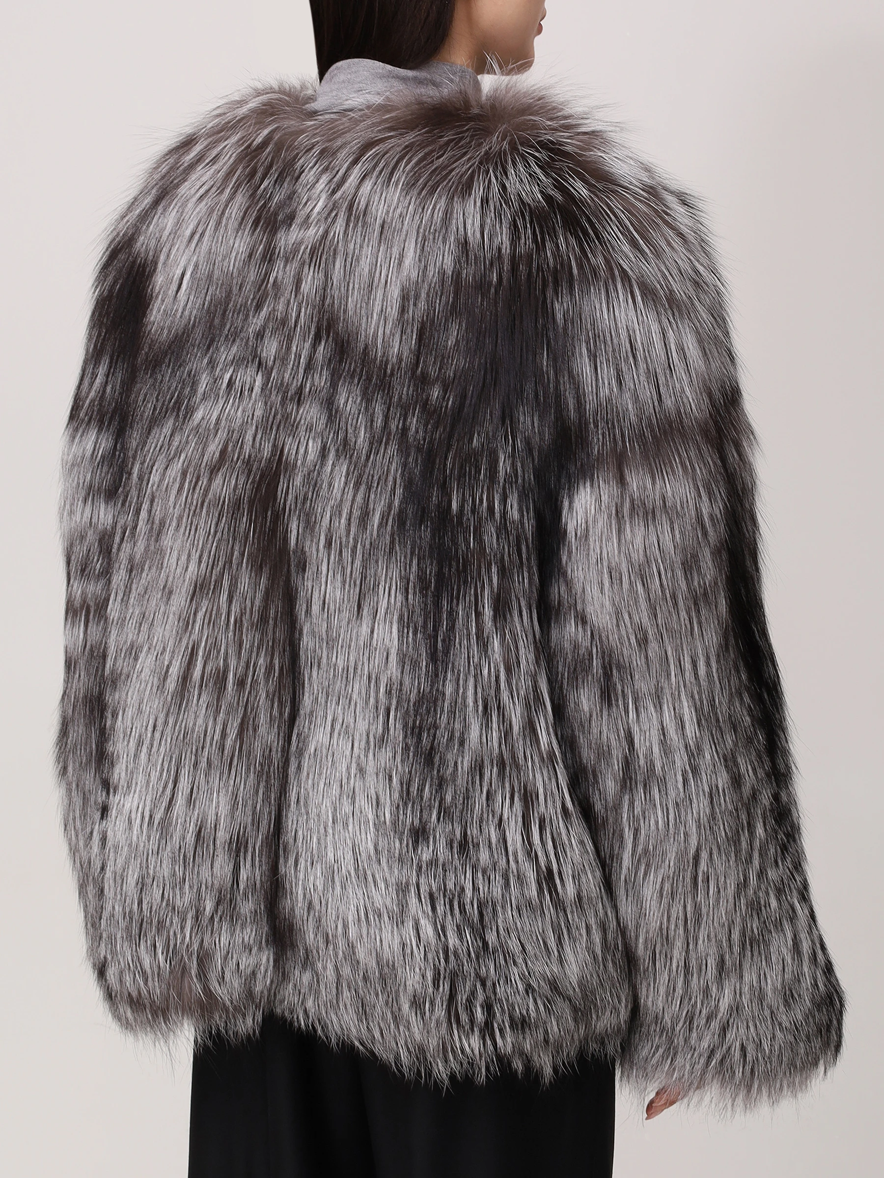 Шуба из меха лисы