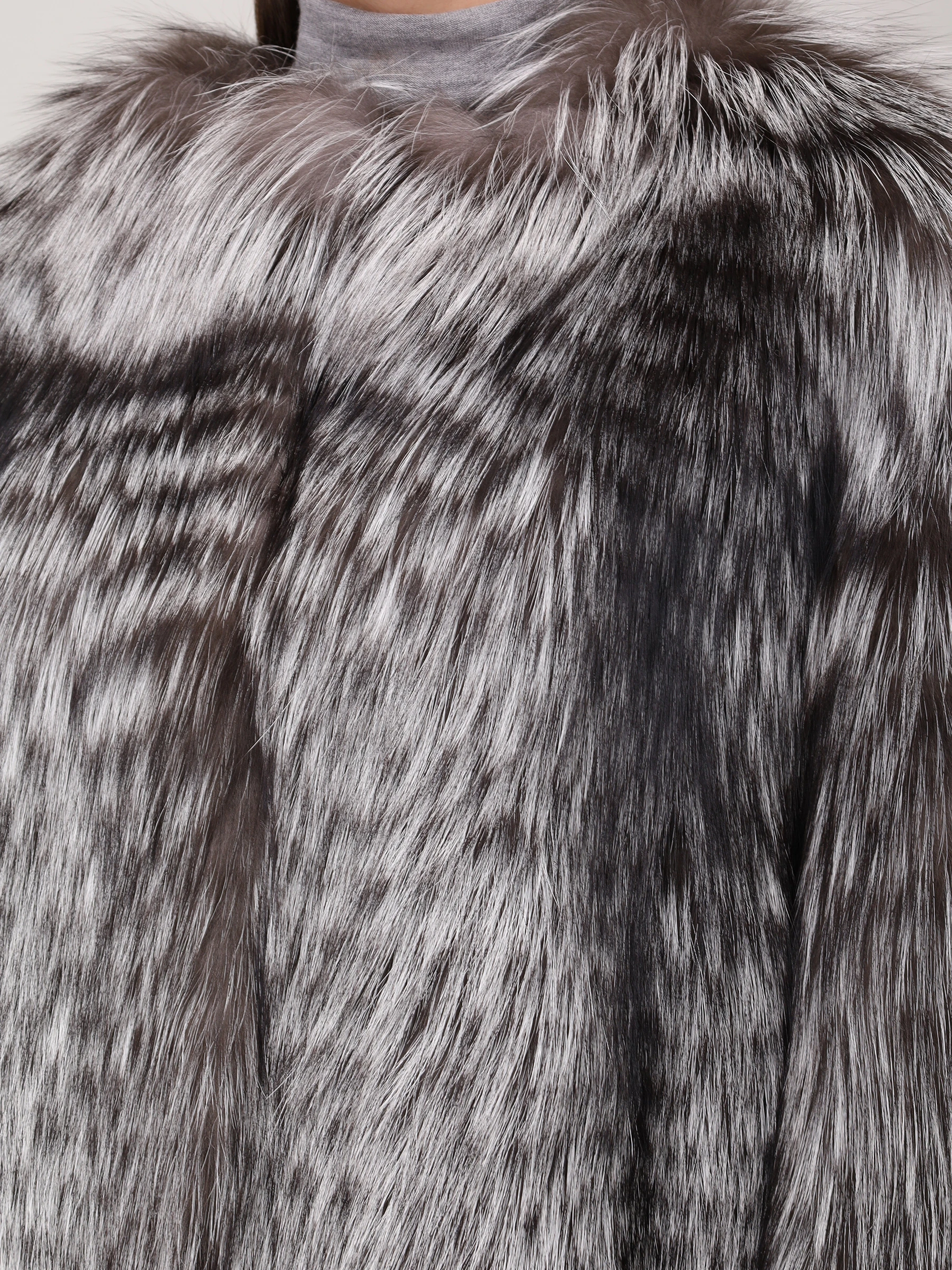 Шуба из меха лисы