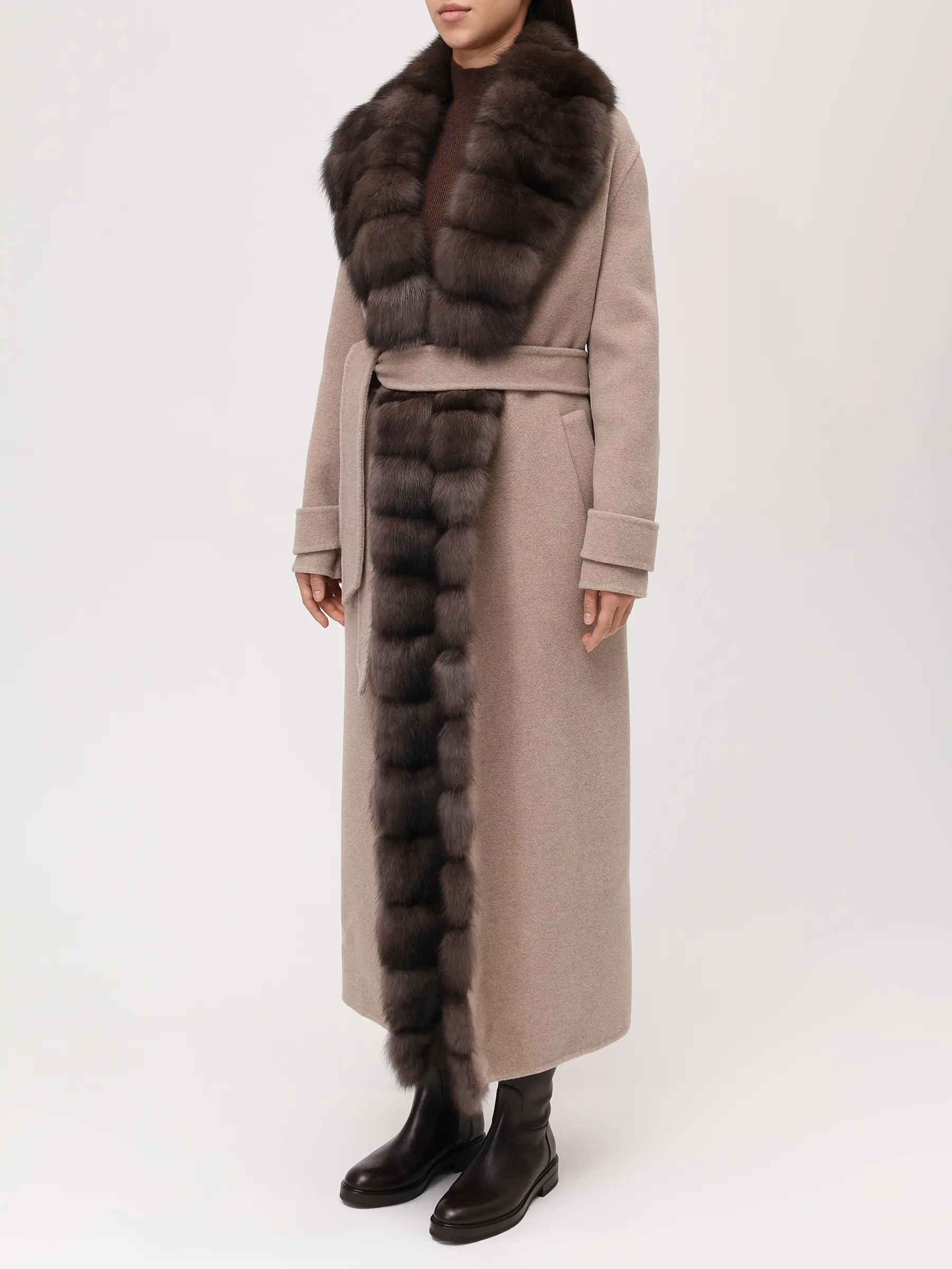 Пальто из кашемира и шерсти с мехом соболя