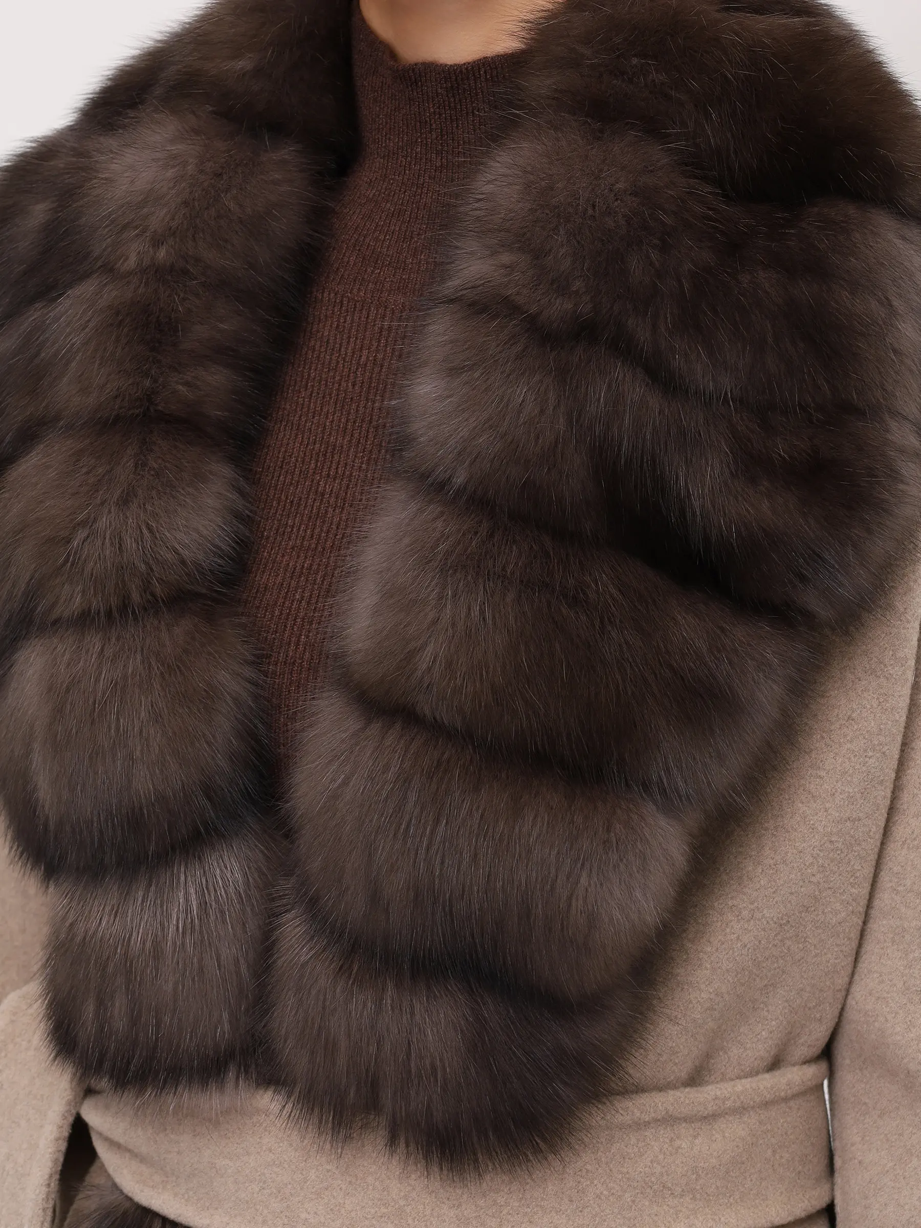 Пальто из кашемира и шерсти с мехом соболя