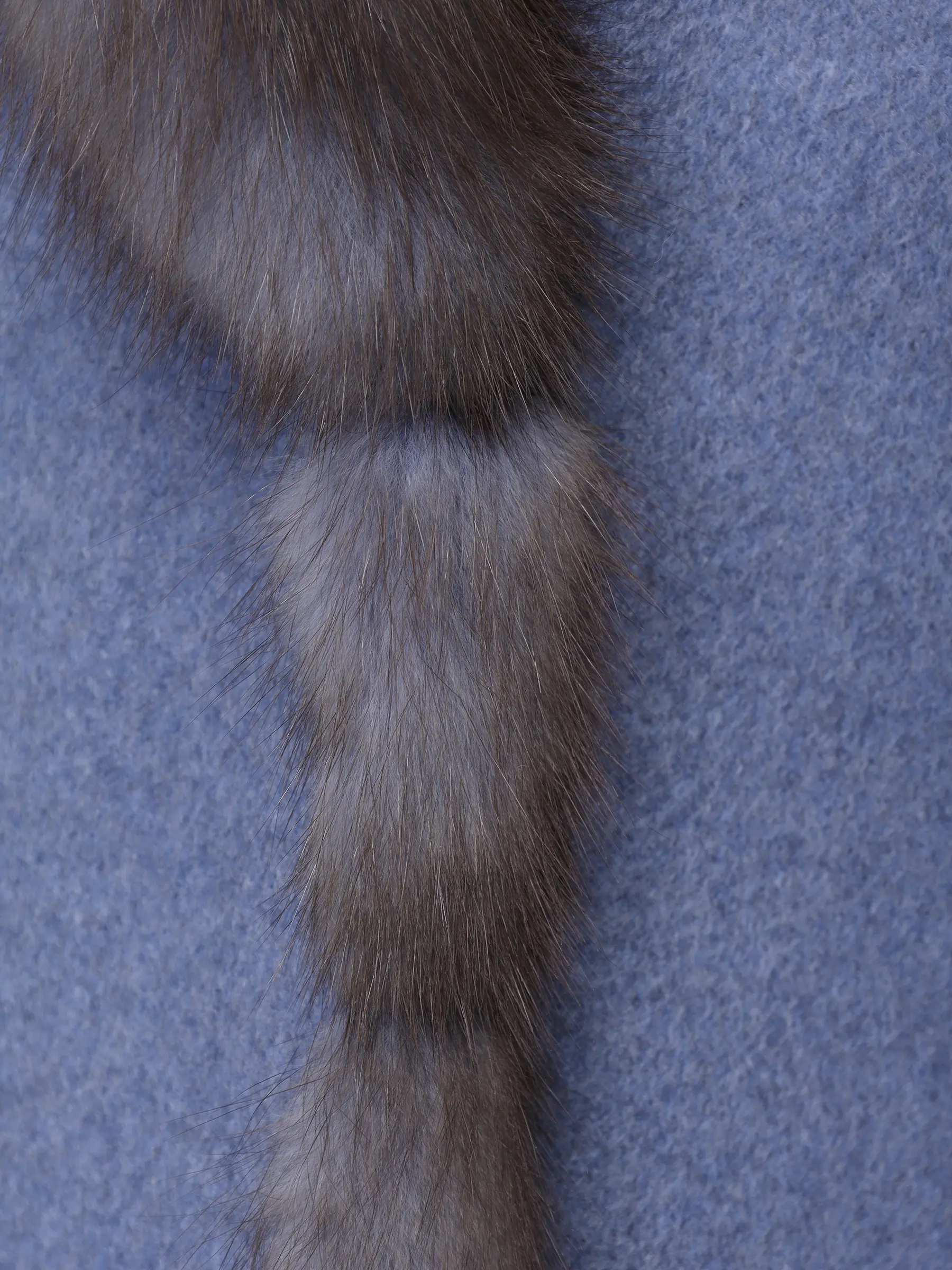 Пальто из кашемира и шерсти с мехом соболя