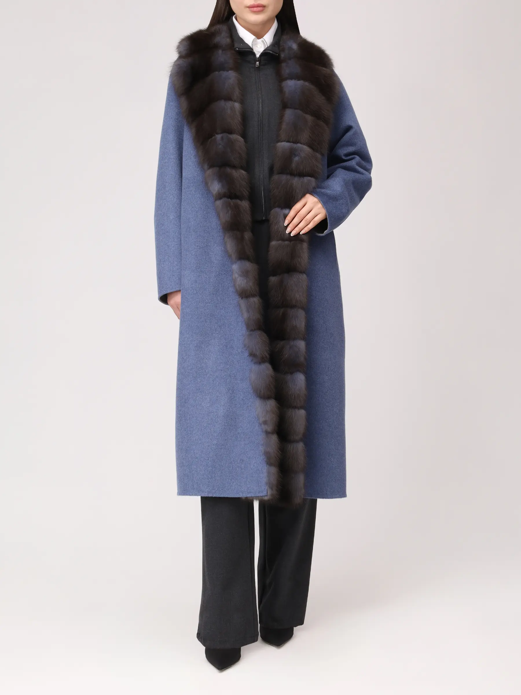 Пальто из кашемира и шерсти с мехом соболя
