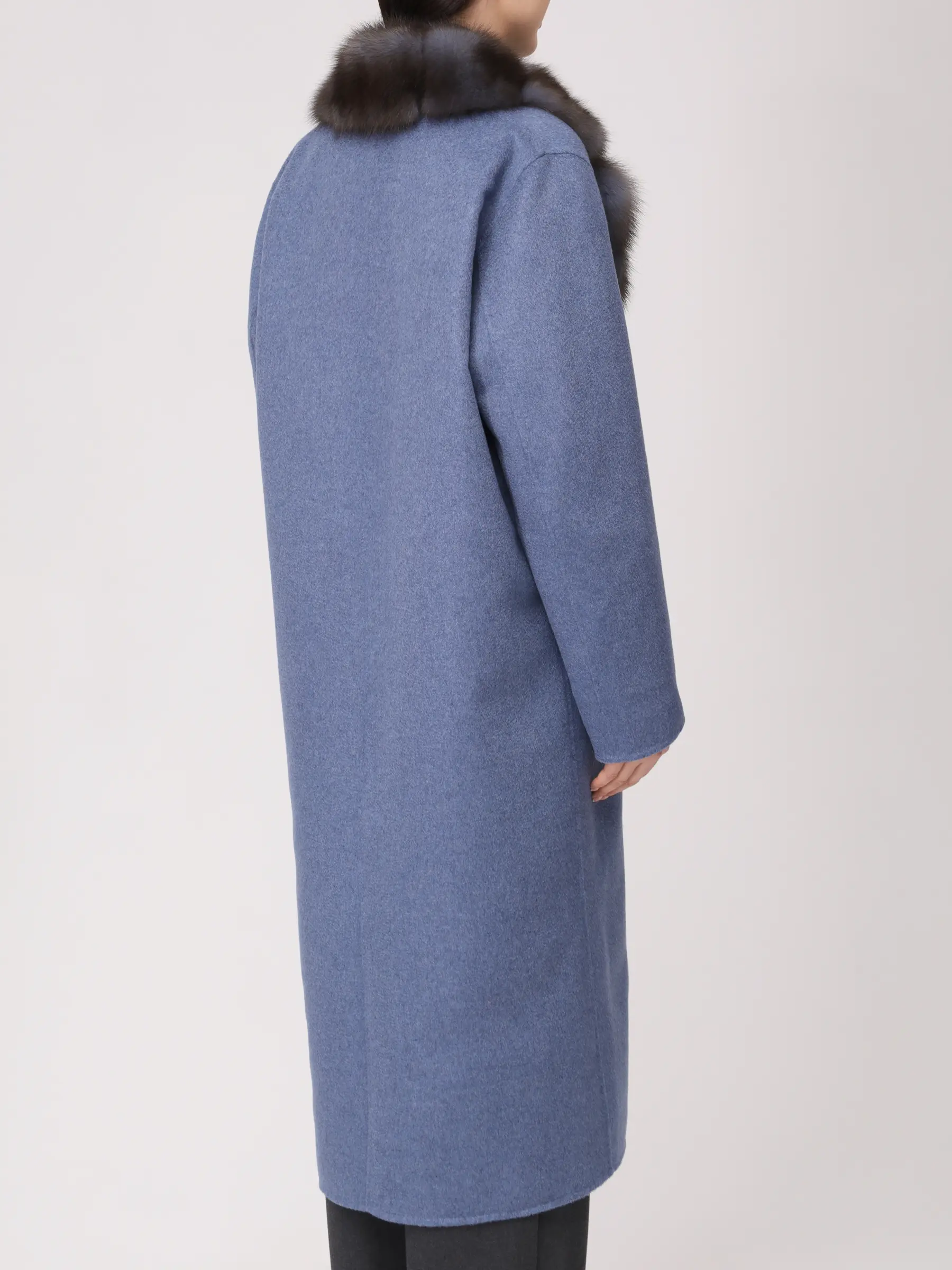 Пальто из кашемира и шерсти с мехом соболя