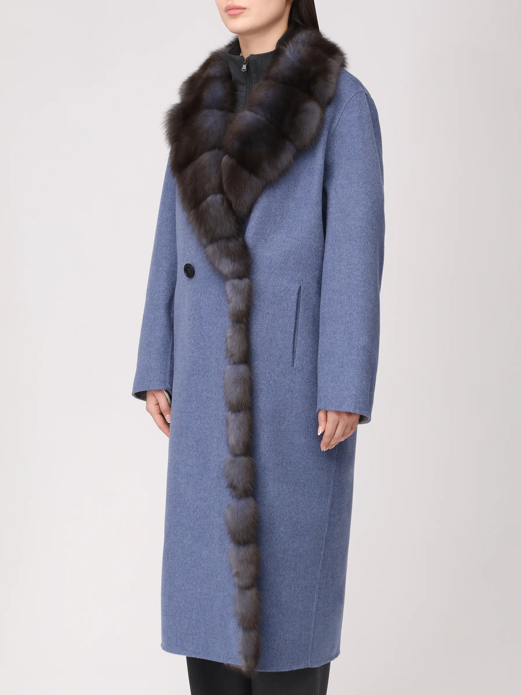 Пальто из кашемира и шерсти с мехом соболя