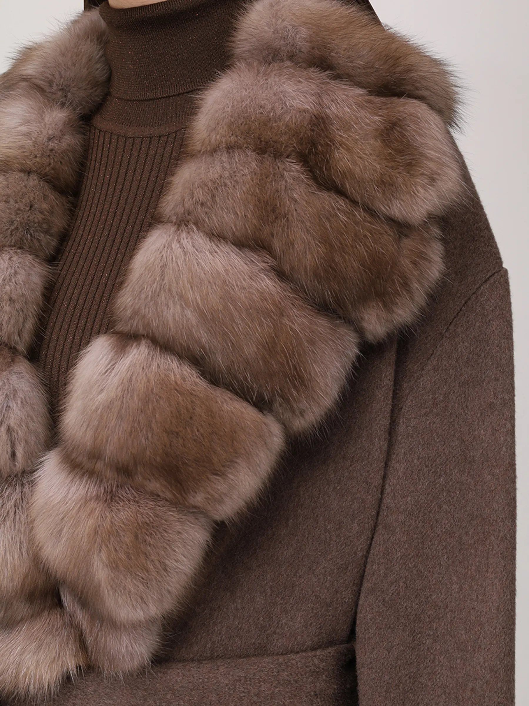 Пальто кашемировое с мехом соболя