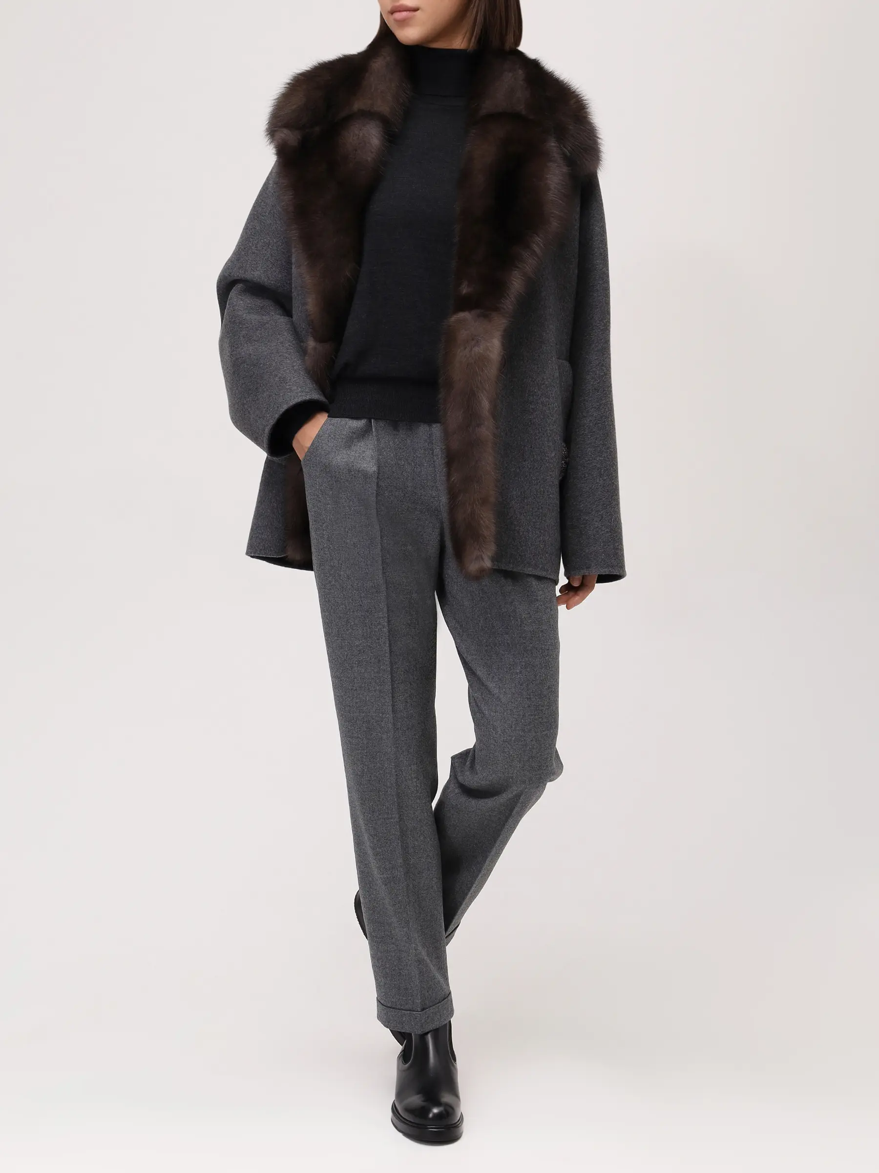 Полупальто кашемировое с мехом соболя