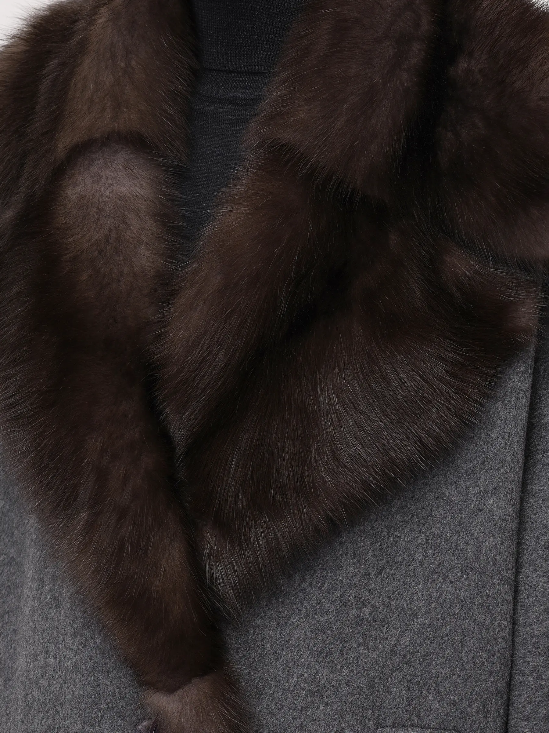 Полупальто кашемировое с мехом соболя