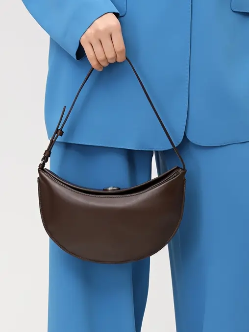 Сумка кожаная La Pochette Ovalo JACQUEMUS