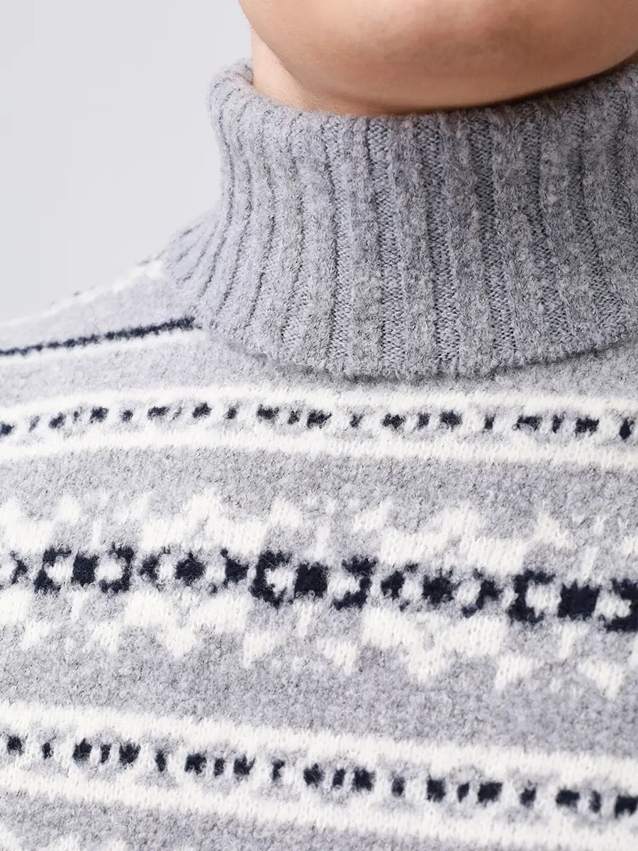 Свитер шерстяной