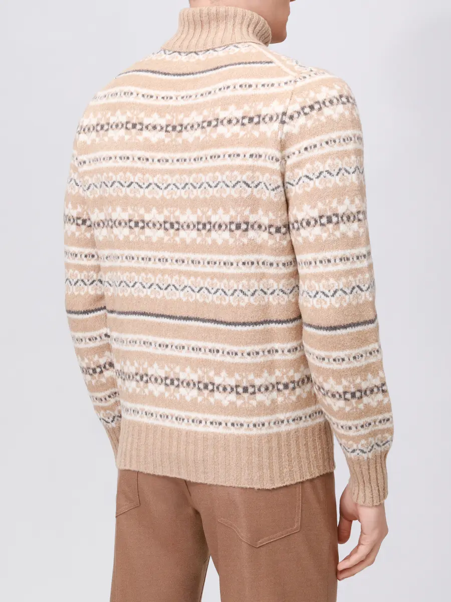 Свитер шерстяной